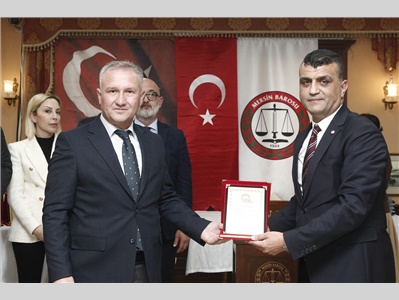 AVUKATLIK MESLEĞİNDE 60, 50, 40,  30 ve 25 YILINI DOLDURAN DUAYEN AVUKATLARIMZA PLAKET TAKDİM EDİLDİ