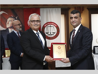 AVUKATLIK MESLEĞİNDE 60, 50, 40,  30 ve 25 YILINI DOLDURAN DUAYEN AVUKATLARIMZA PLAKET TAKDİM EDİLDİ