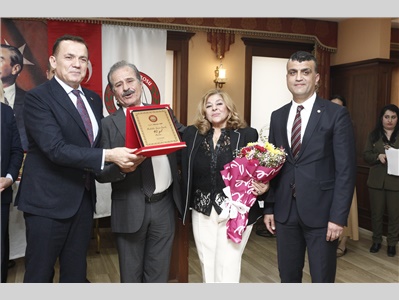 AVUKATLIK MESLEĞİNDE 60, 50, 40,  30 ve 25 YILINI DOLDURAN DUAYEN AVUKATLARIMZA PLAKET TAKDİM EDİLDİ