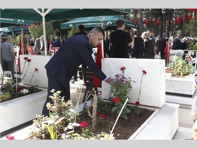 BARO BAŞKANIMIZ AV. GAZİ ÖZDEMİR, ŞEHİTLİKTE DÜZENLENEN TÖRENE KATILDI