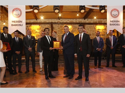 AVUKATLIK MESLEĞİNİN DUAYENLERİNE PLAKET TAKDİM EDİLDİ
