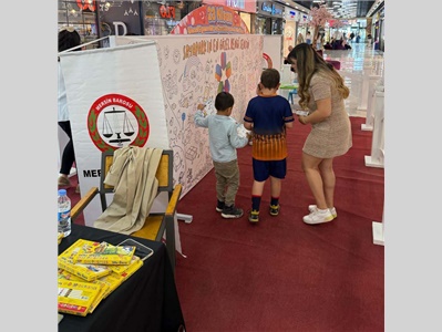 ÇOCUKLAR DUVAR BOYAMA ETKİNLİĞİNDE BULUŞTU