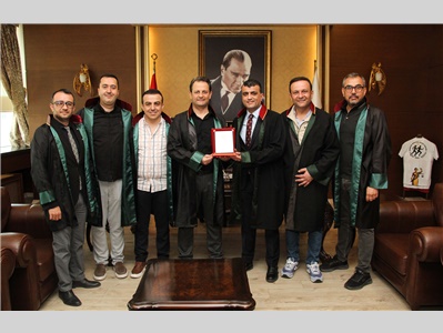 MESLEKTE 25. ve 40. YILINI DOLDURAN AVUKATLARIMIZA PLAKET TAKDİM EDİLDİ