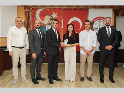 BAROMUZA VE MESLEĞİMİZE GÜÇ KATAN EMEKTAR AVUKATLARIMIZA PLAKET TAKDİM EDİLDİ