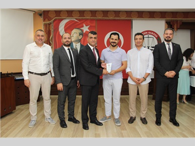 BAROMUZA VE MESLEĞİMİZE GÜÇ KATAN EMEKTAR AVUKATLARIMIZA PLAKET TAKDİM EDİLDİ