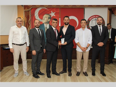 BAROMUZA VE MESLEĞİMİZE GÜÇ KATAN EMEKTAR AVUKATLARIMIZA PLAKET TAKDİM EDİLDİ