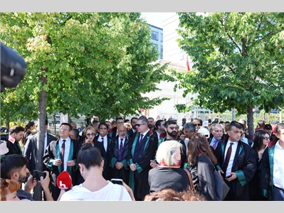 “SAVUNMAYA ÖZGÜRLÜK” YÜRÜYÜŞÜNÜN ENGELLENMESİNİN, DEMOKRASİ VE HUKUK DEVLETİNDE   YERİ YOKTUR !