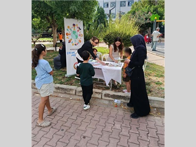 ÇOCUK HAKLARI MERKEZİMİZ, CUMHURİYET BAYRAMI’NDA STANT AÇTI