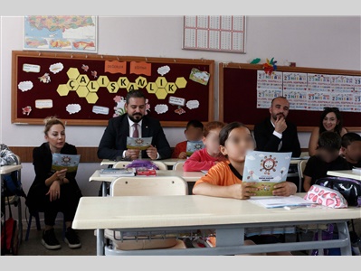 ESENLİ İLKOKULU ÖĞRENCİLERİNİN YÜZÜ, 23 NİSAN HEDİYELERİ İLE GÜLDÜ