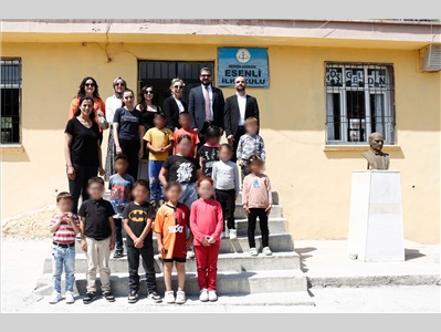 ESENLİ İLKOKULU ÖĞRENCİLERİNİN YÜZÜ, 23 NİSAN HEDİYELERİ İLE GÜLDÜ