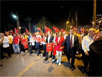 BAŞKANIMIZ, MERSİN BÜYÜKŞEHİR BELESİYESİ'NİN HALK YÜRÜYÜŞÜNE KATILDI