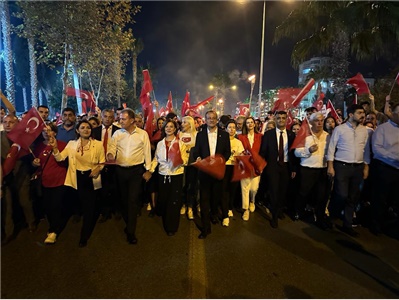 BAŞKANIMIZ, MERSİN BÜYÜKŞEHİR BELESİYESİ'NİN HALK YÜRÜYÜŞÜNE KATILDI