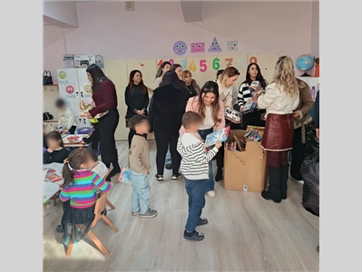 ÇOCUK HAKLARI MERKEZİMİZ, ÇOCUKLARI HEDİYELERLE SEVİNDİRDİ