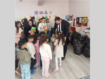 ÇOCUK HAKLARI MERKEZİMİZ, ÇOCUKLARI HEDİYELERLE SEVİNDİRDİ