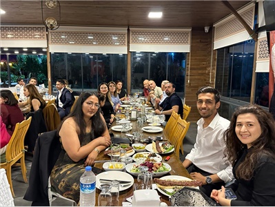BARO BAŞKANIMIZ ERDEMLİ'  DEKİ AVUKATLARIMIZLA, AVUKATLAR GÜNÜ YEMEĞİNDE BİR ARAYA GELDİ