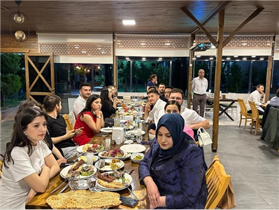BARO BAŞKANIMIZ ERDEMLİ'  DEKİ AVUKATLARIMIZLA, AVUKATLAR GÜNÜ YEMEĞİNDE BİR ARAYA GELDİ
