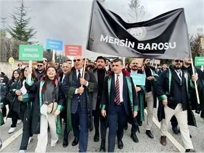 AVUKATLAR, ‘SAVUNMANIN BAĞIMSIZLIĞI VE HUKUKA SAYGI’ YÜRÜYÜŞÜ YAPTI