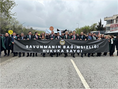 AVUKATLAR, ‘SAVUNMANIN BAĞIMSIZLIĞI VE HUKUKA SAYGI’ YÜRÜYÜŞÜ YAPTI