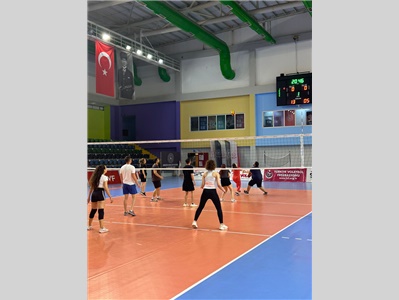 VOLEYBOL TURNUVASI DEVAM EDİYOR