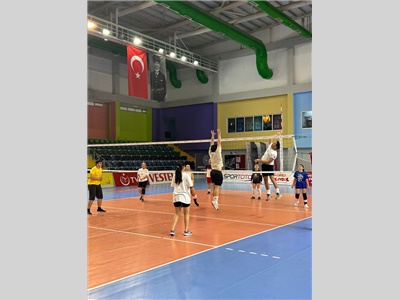 VOLEYBOL TURNUVASI DEVAM EDİYOR