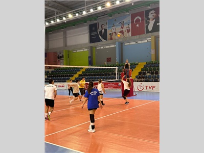 VOLEYBOL TURNUVASI DEVAM EDİYOR