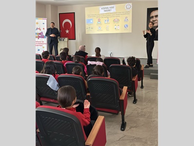 ÇOCUKLAR BİLİŞİM SUÇLARI VE SİBER ZORBALIKLA MÜCADELE KONULARINDA BİLGİLENDİRİLDİ