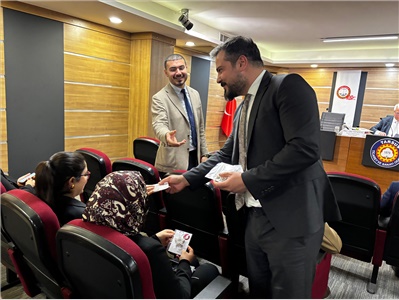 TARSUS’TA AVUKATLARIMIZA ÜRETİCİ KADINLARIN EL EMEĞİ HEDİYE EDİLDİ
