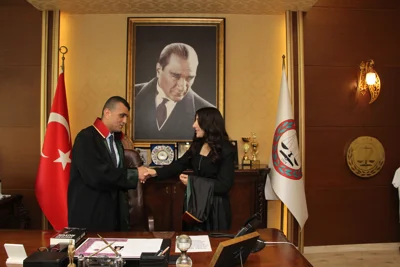 BİR STAJYER AVUKATIMIZ DAHA SAVUNMA MESLEĞİNE İLK RESMİ ADIMI ATTI