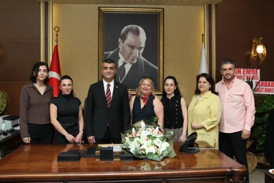 BAŞKANIMIZ AV. GAZİ ÖZDEMİR’E, AİLESİ VE MESLEKTAŞLARINDAN TEBRİK ZİYARETİ