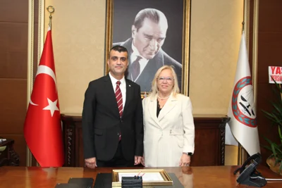 BAŞKANIMIZ AV. GAZİ ÖZDEMİR’E, AİLESİ VE MESLEKTAŞLARINDAN TEBRİK ZİYARETİ